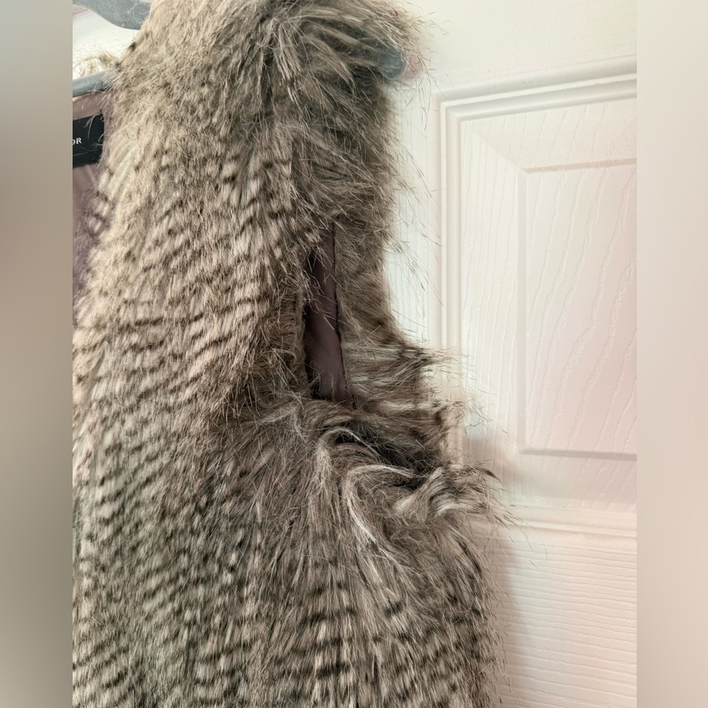 Ann Taylor Fabulous Faux Fur Vest - Picture 9 of 13